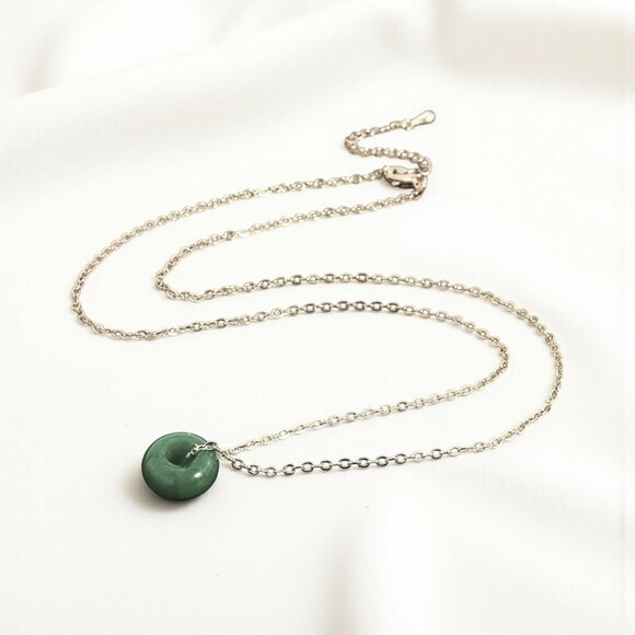 Green Jade Necklace - Picture 1 of 3